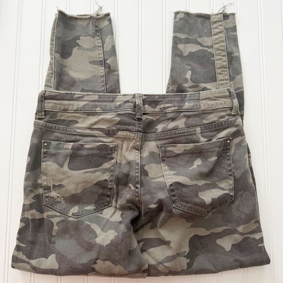 Zara Camouflage Distressed Ankle Jeans - Size 6 - Picture 3 of 4